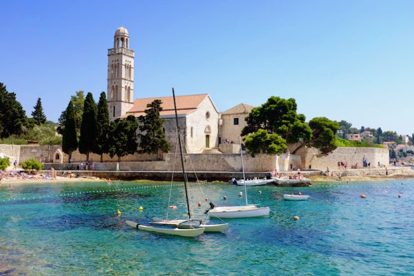 السياحة في جزيرة هفار (كرواتيا)