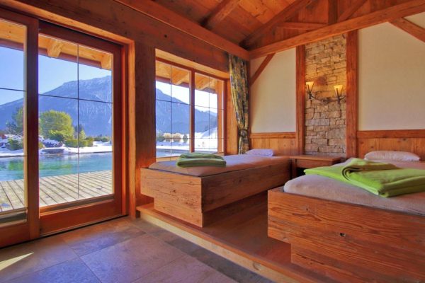 فنادق النمسا كابرون استمتع بإقامة فاخرة مع جبال الألب